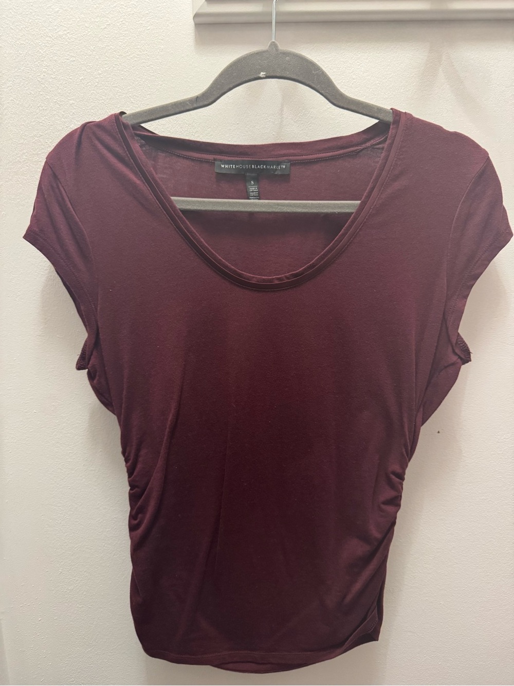 White House Black Market Women's Wine Scoop Neck Short Sleeve Top